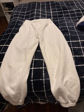 aritzia white sweatpants!!